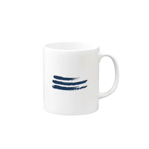 Mug putih dengan tiga sapuan kuas biru tua